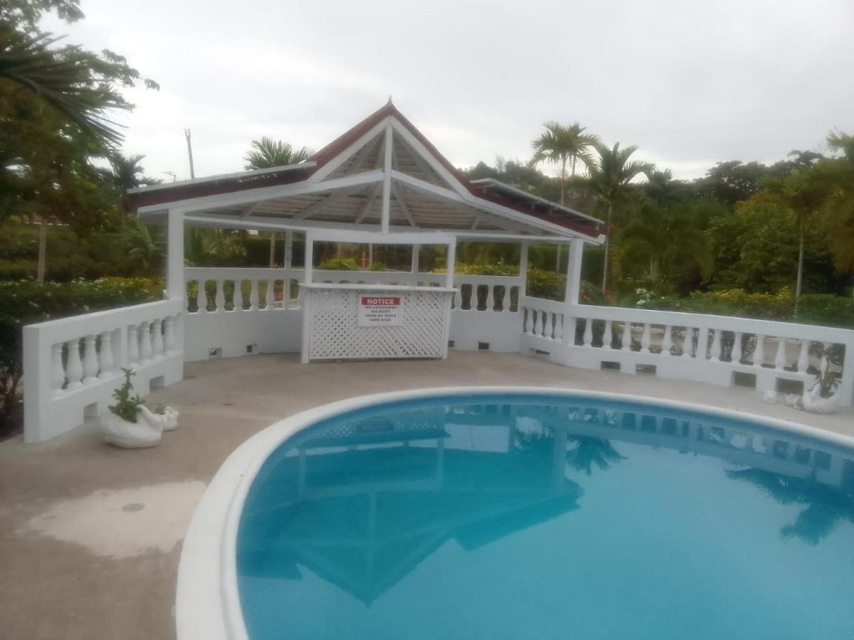 Whistling Villa Runaway Bay Exterior foto