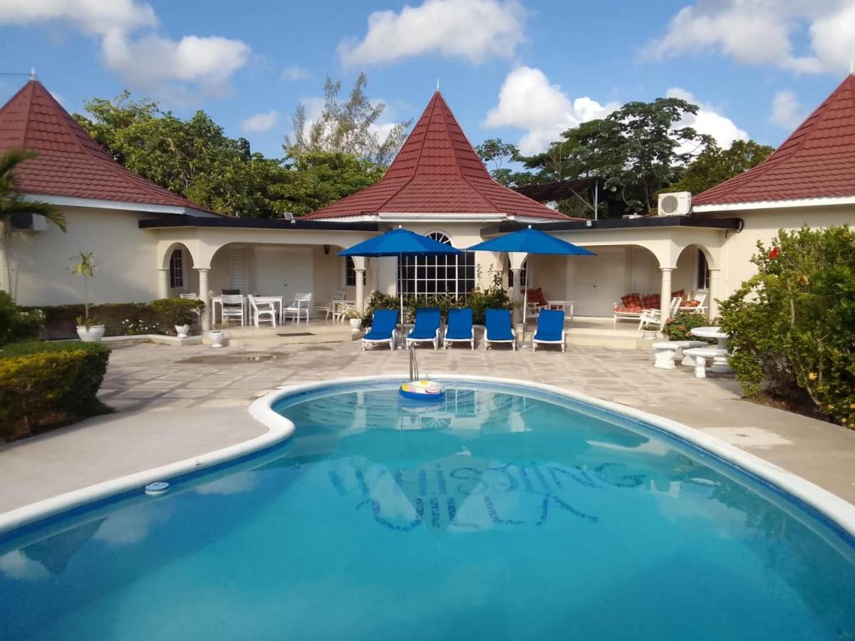 Whistling Villa Runaway Bay Exterior foto