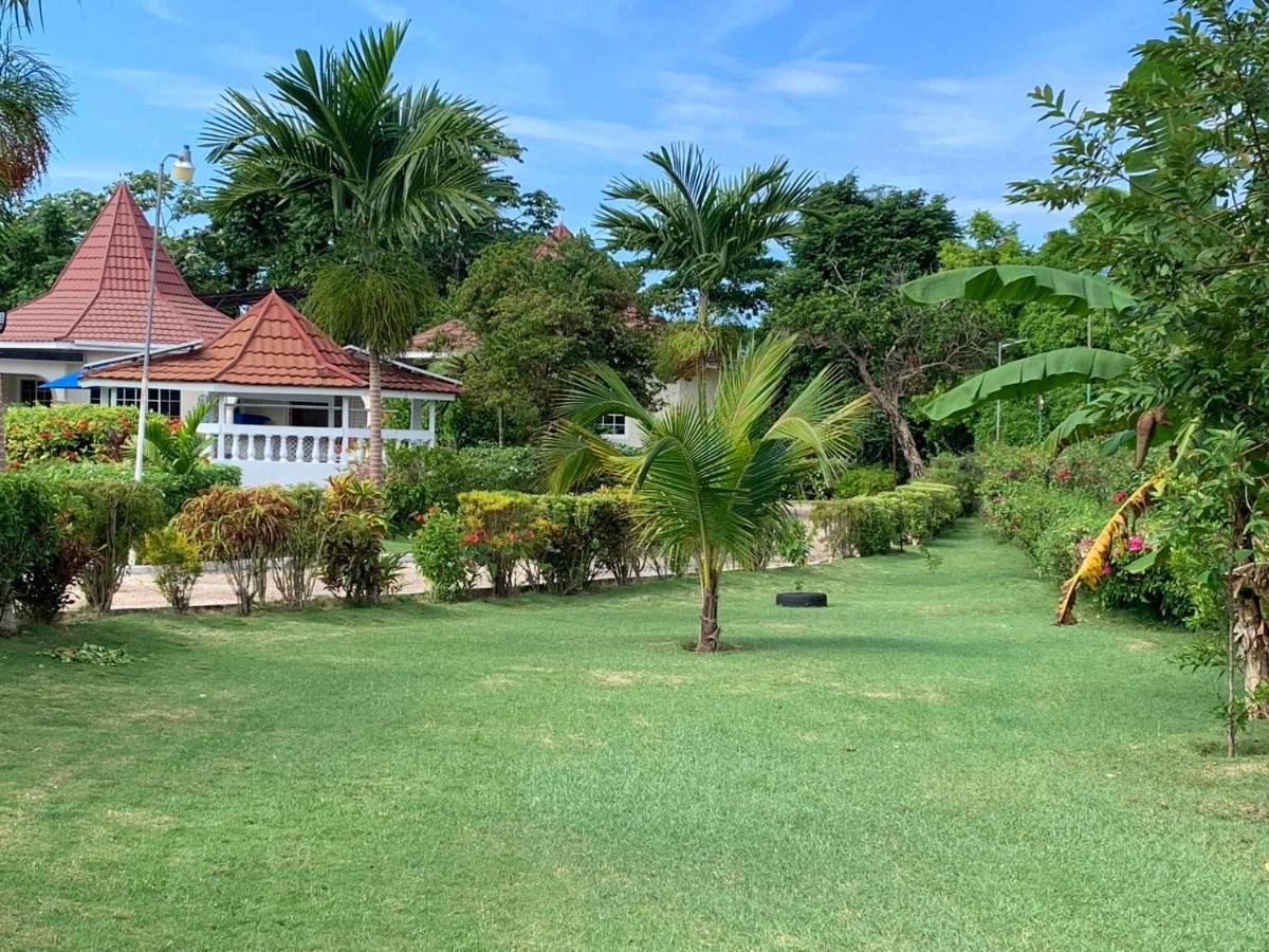 Whistling Villa Runaway Bay Exterior foto