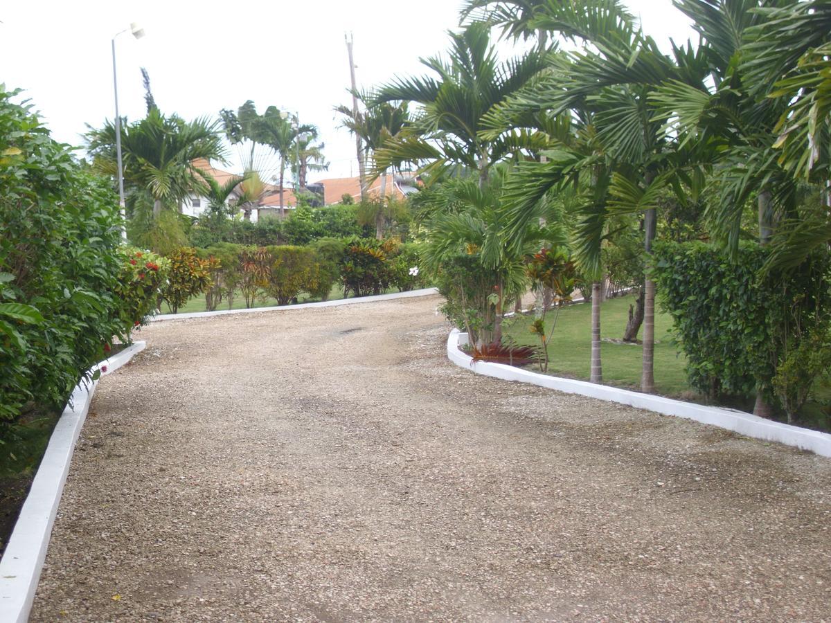 Whistling Villa Runaway Bay Exterior foto